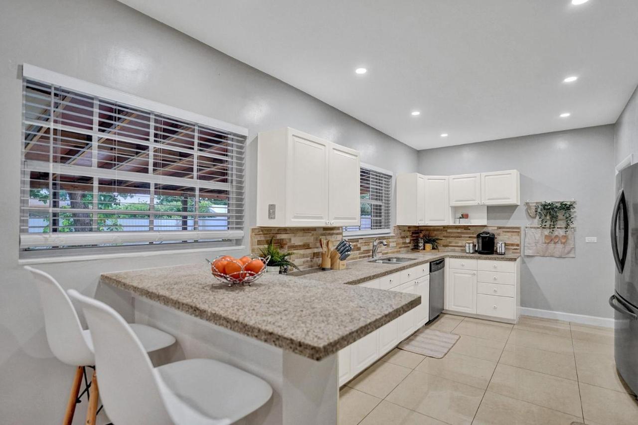 Luxury Rattan Getaway Villa Miami Exterior photo