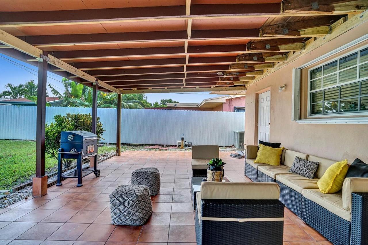 Luxury Rattan Getaway Villa Miami Exterior photo