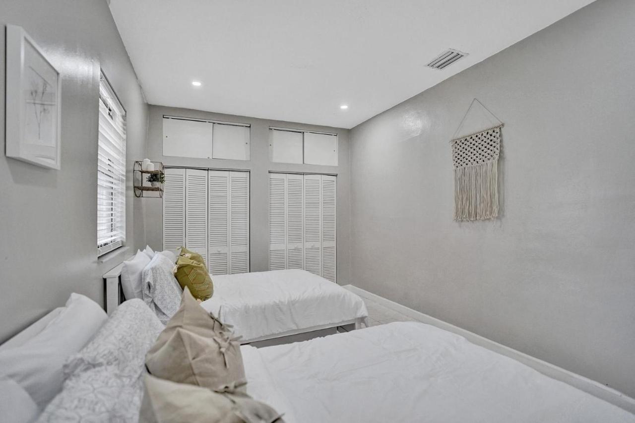 Luxury Rattan Getaway Villa Miami Exterior photo